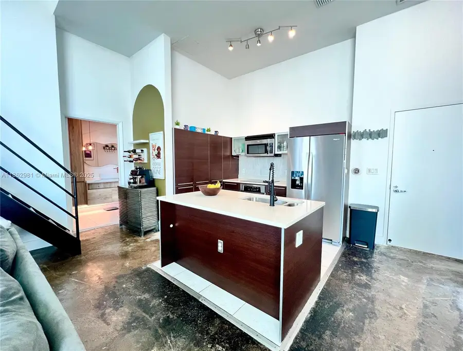 1900 N Bayshore Dr #909, Miami, FL 33132 - Image #2