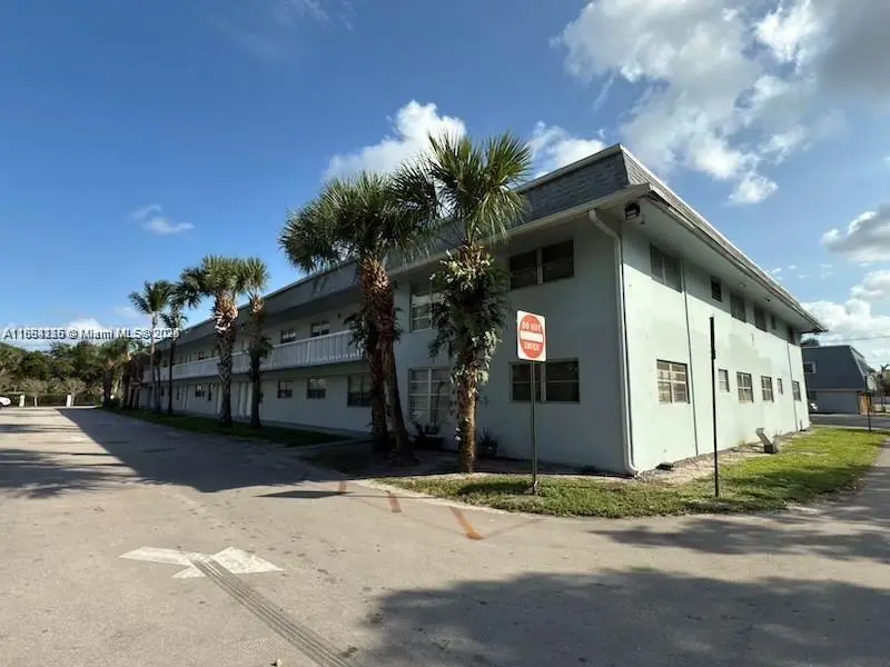 4271 NW 5th St #108, Plantation, FL 33317 - Image #3