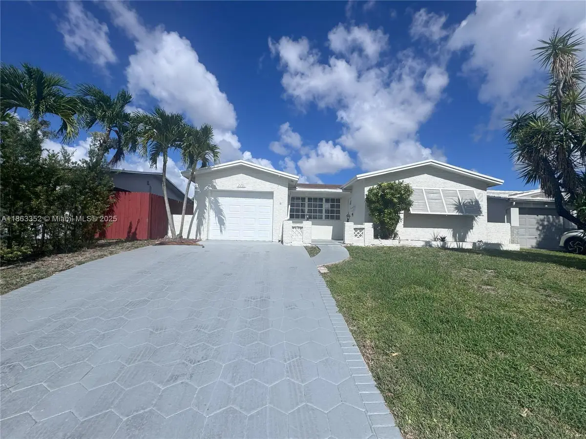 2201 N 54th Ave, Hollywood, FL 33021 - Image #1