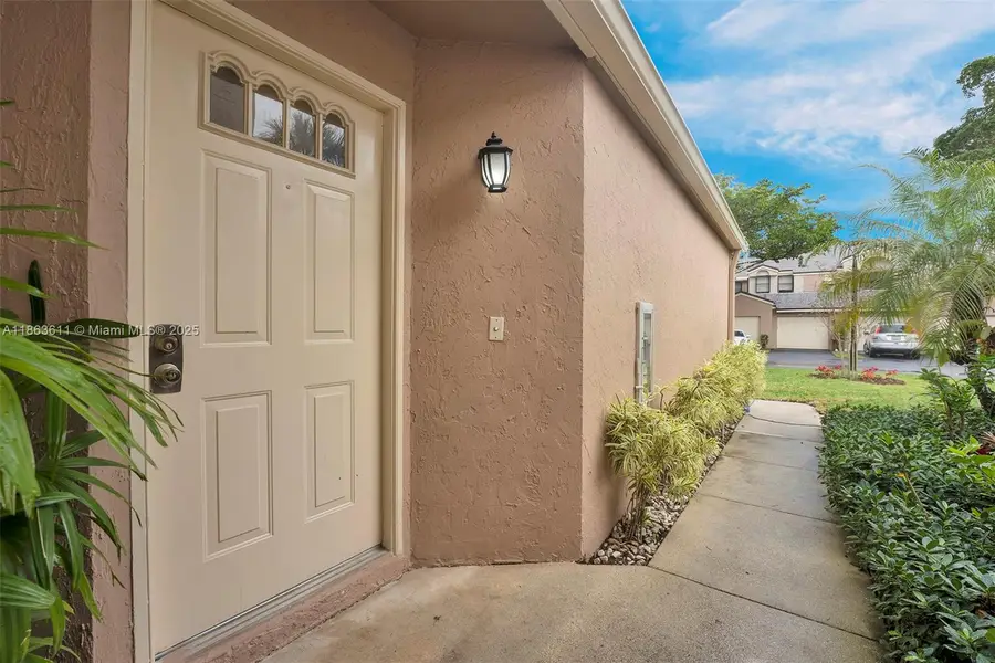 123 NW 98th Ter, Plantation, FL 33324 - Image #3