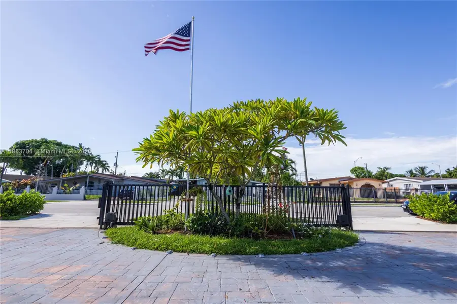 631 SE 3rd Pl, Hialeah, FL 33010 - Image #3