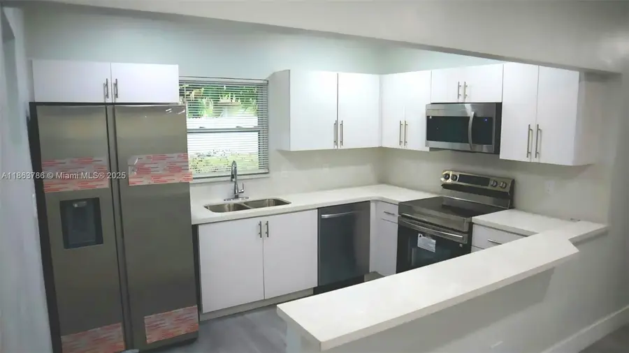 2503 NW 9th St, Fort Lauderdale, FL 33311 - Image #2