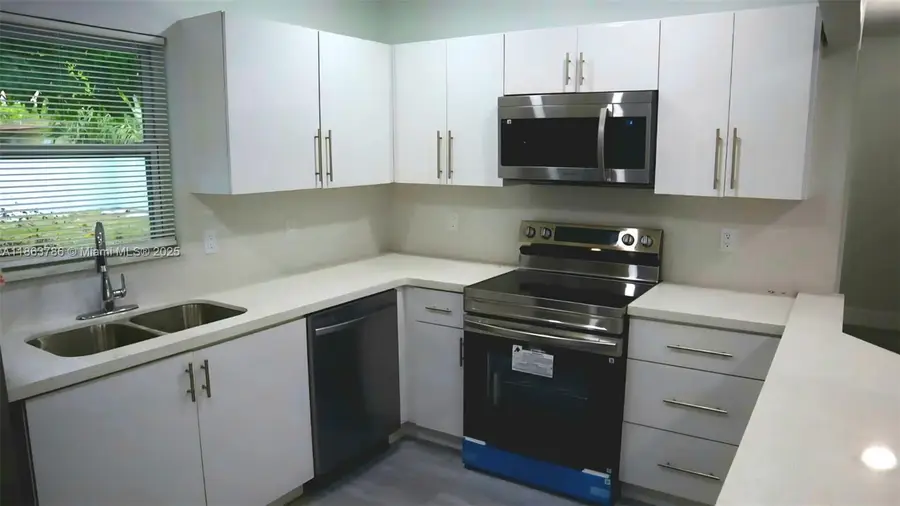 2503 NW 9th St, Fort Lauderdale, FL 33311 - Image #3