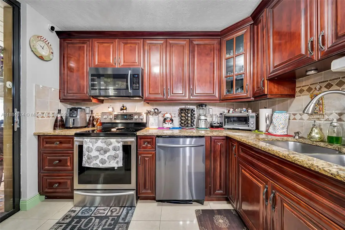 665 NE 195th St #424, Miami, FL 33179 - Image #1