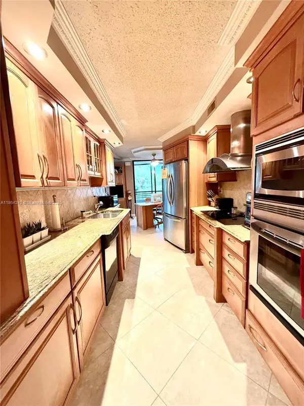 1460 Sheridan St #11D, Hollywood, FL 33020