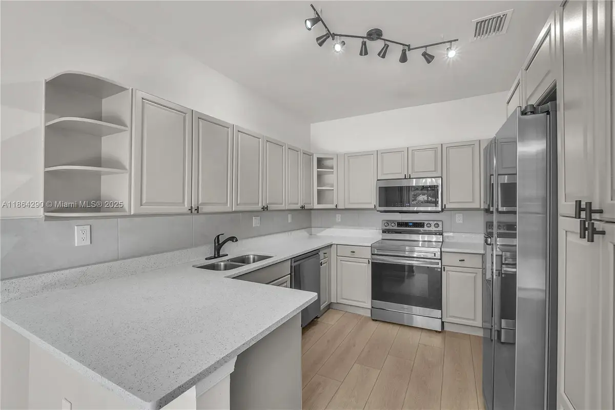 1125 Doveplum St, Hollywood, FL 33019 - Image #1