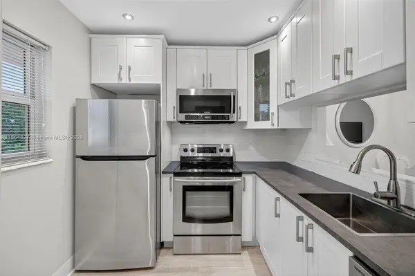 5001 NW 34th St #304, Lauderdale Lakes, FL 33319