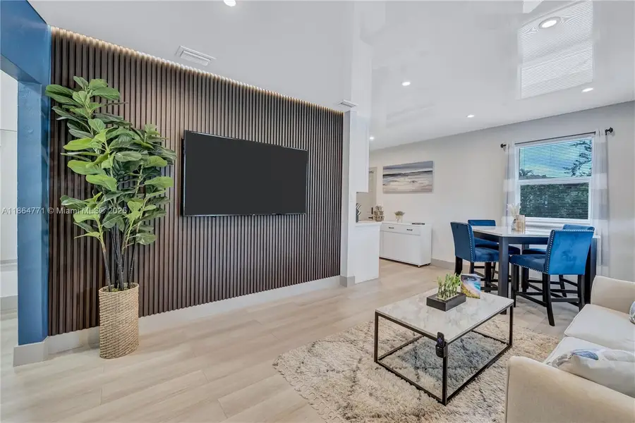 1390 NE 150th St, Miami, FL 33161 - Image #2