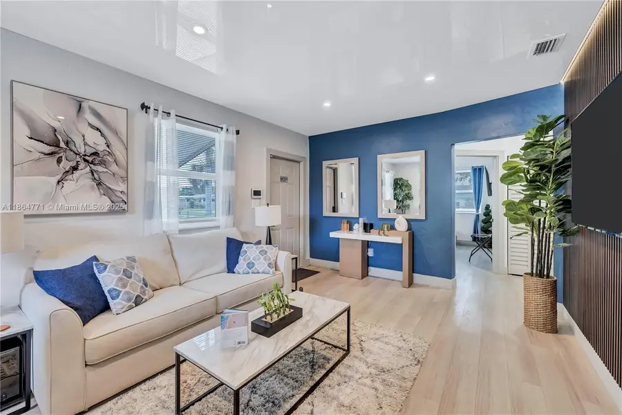 1390 NE 150th St, Miami, FL 33161 - Image #3