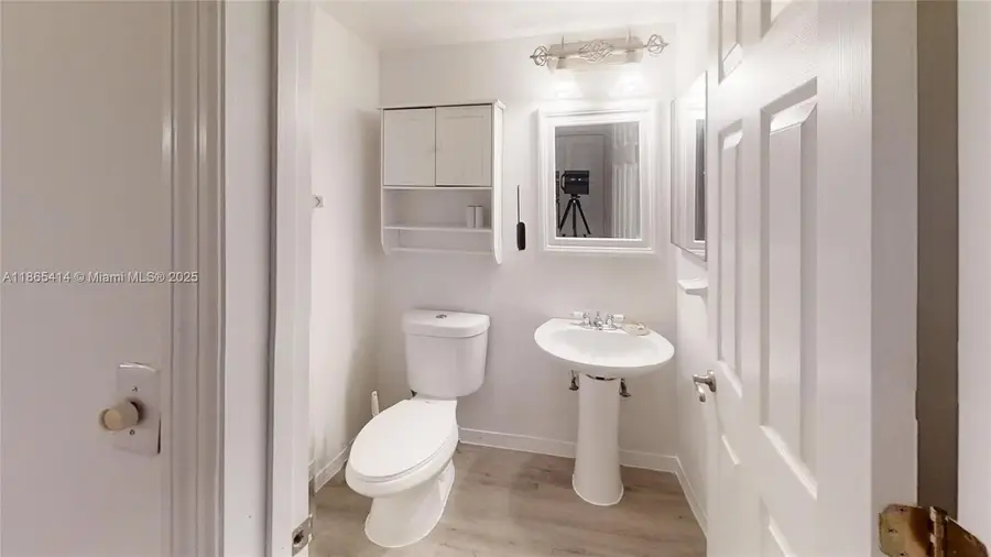 301 N Pine Island Rd #165, Plantation, FL 33324 - Image #2