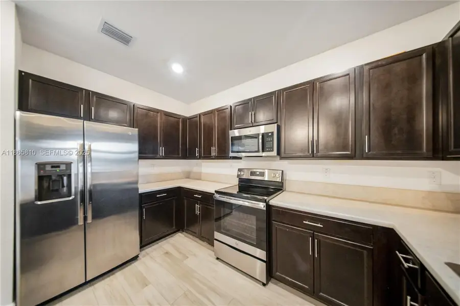 10521 W 35th Way, Hialeah, FL 33018 - Image #2