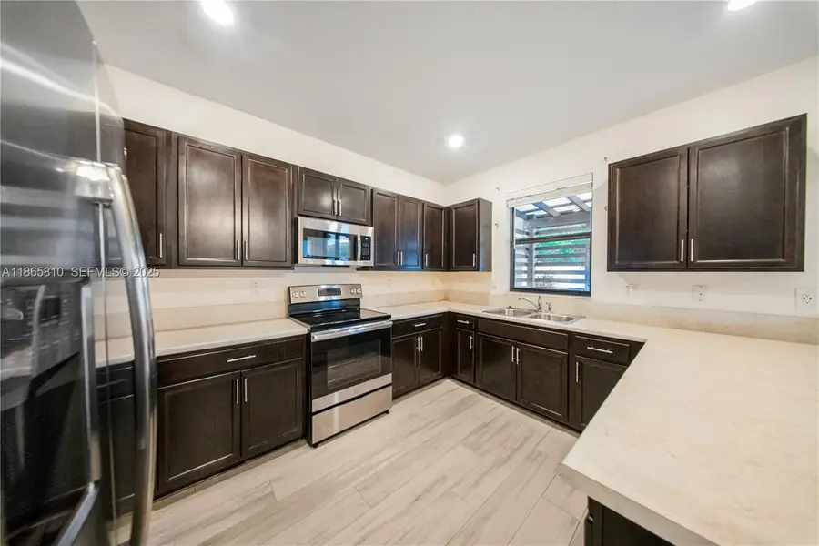 10521 W 35th Way, Hialeah, FL 33018 - Image #3