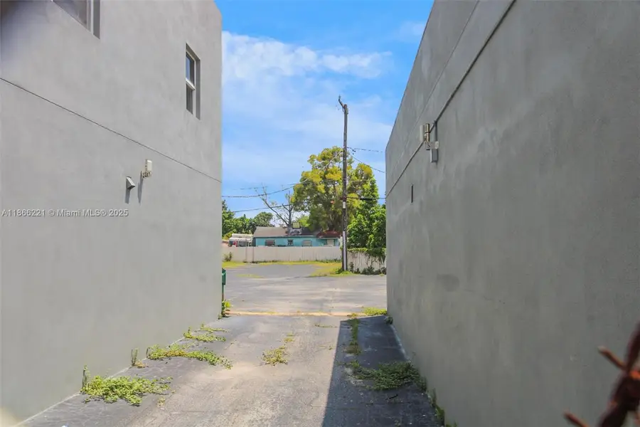 3267 NW 35th St, Miami, FL 33142 - Image #3