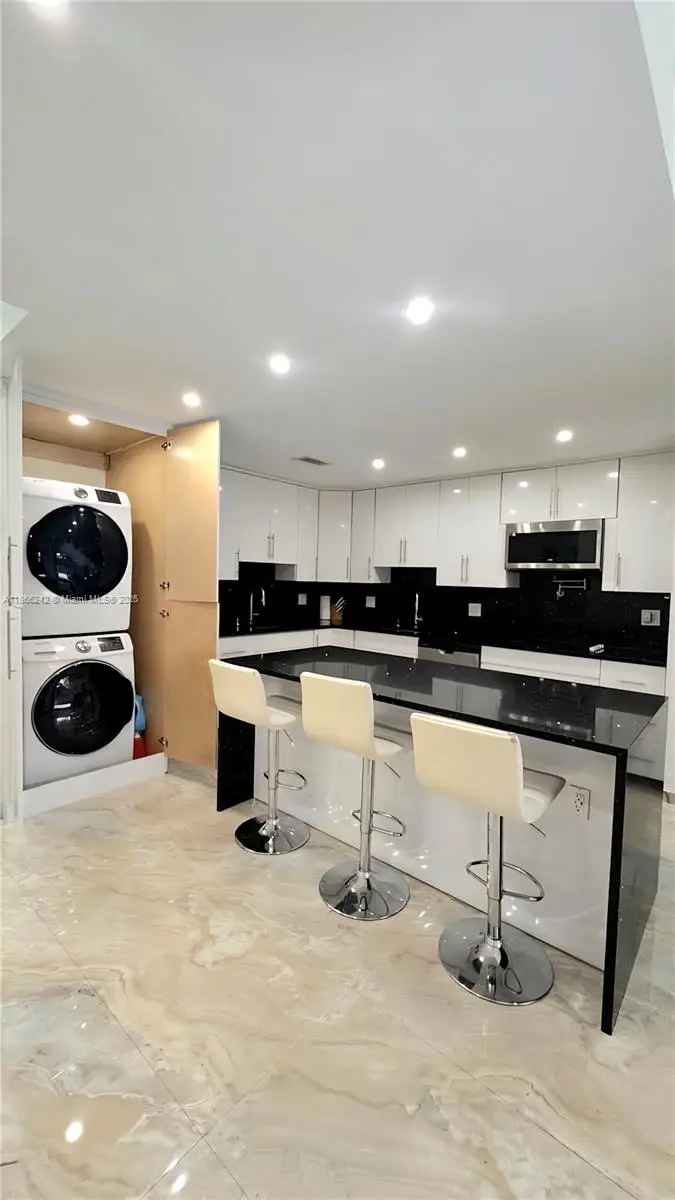 620 Briarwood Cir, Hollywood, FL 33024 - Image #1