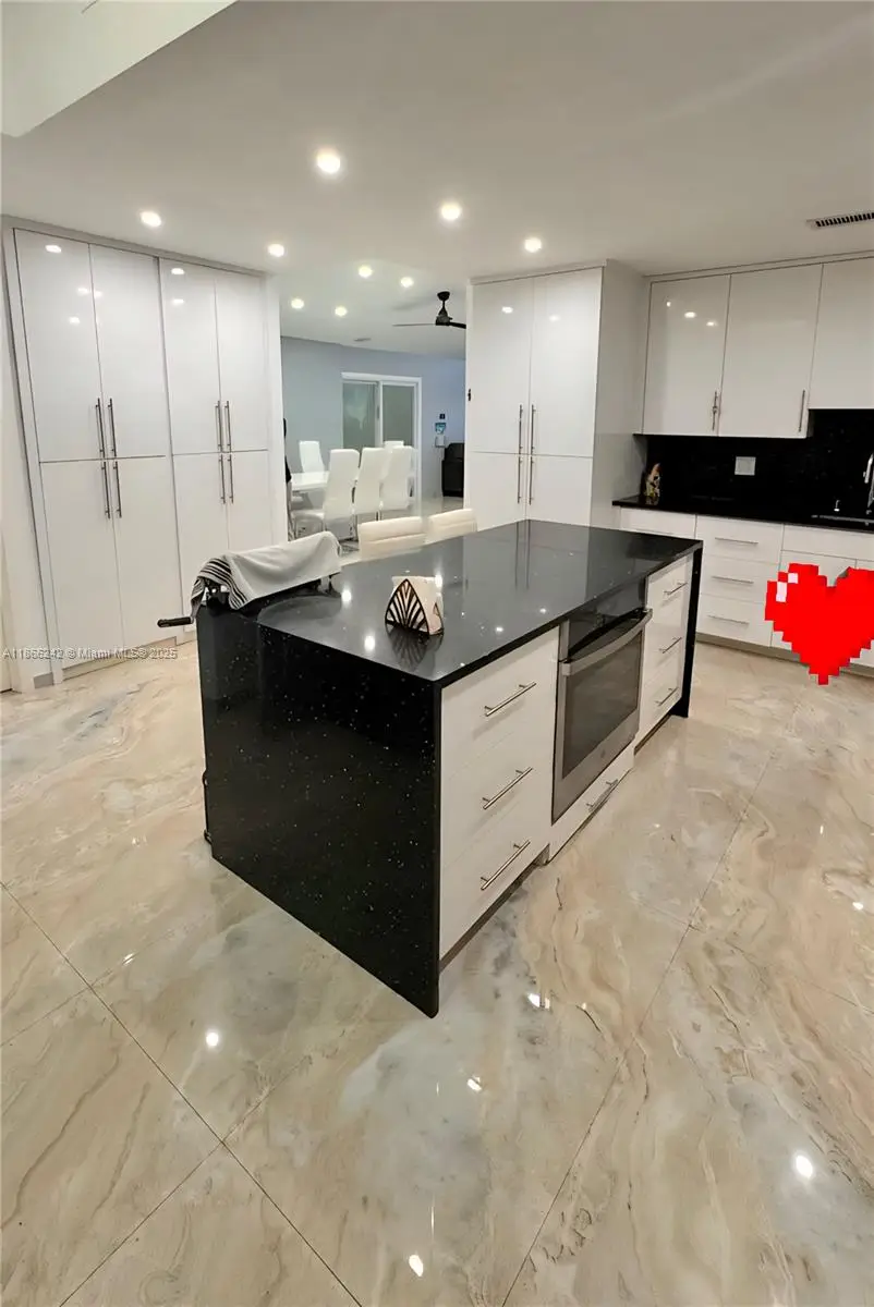 620 Briarwood Cir, Hollywood, FL 33024 - Image #2