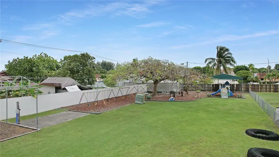 132 AVE SW 42nd St, Miami, FL 33175 - Image #2