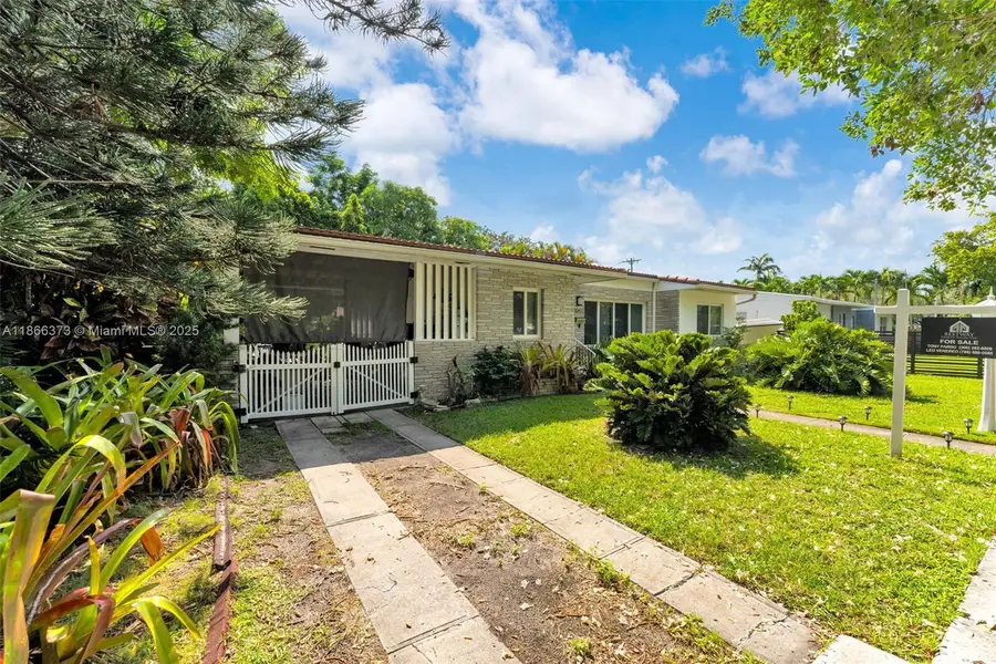 3965 SW 60th Ct, Miami, FL 33155 - Image #2