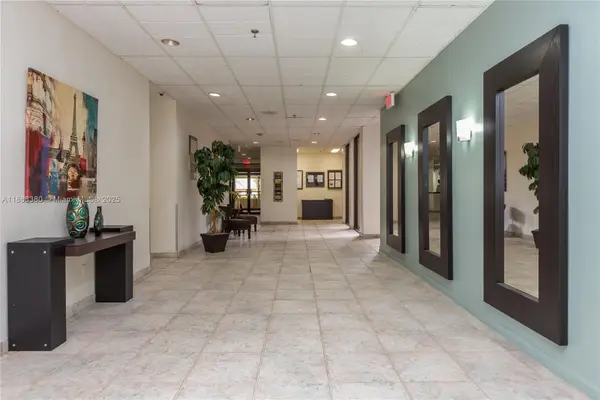 900 NE 195th St #317, Miami, FL 33179