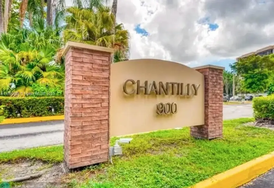 900 NE 195th St #317, Miami, FL 33179 - Image #2