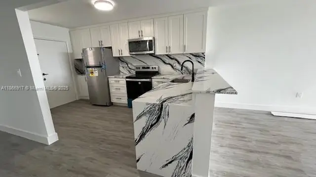 1780 NE 191st St #811-2, Miami, FL 33179 - Image #2