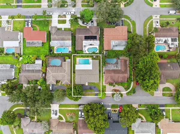 11911 NW 14th Ct, Pembroke Pines, FL 33026