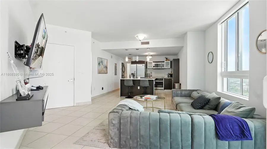 1900 N Bayshore Dr #2810, Miami, FL 33132 - Image #2