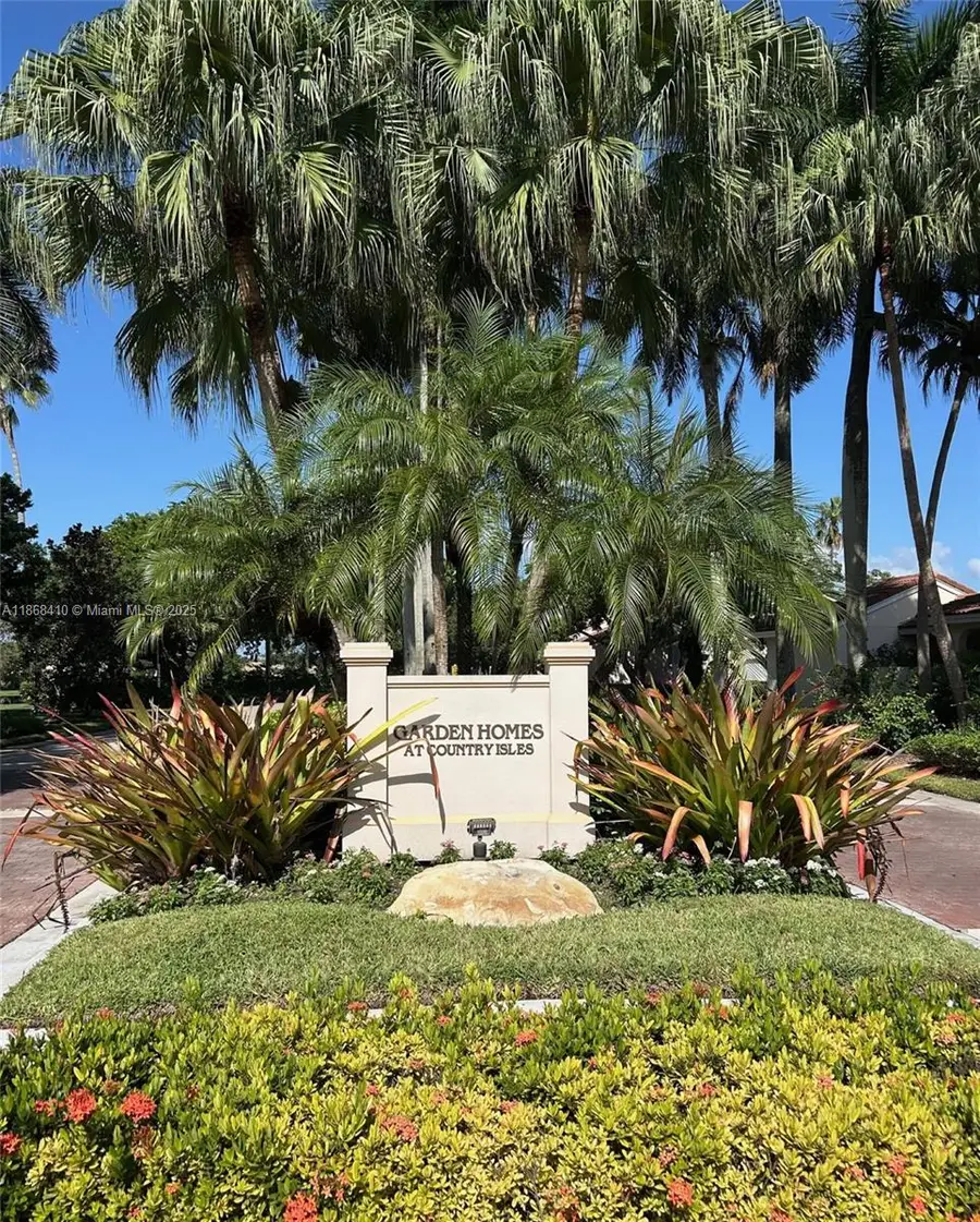 1426 Seagrape Cir, Weston, FL 33326 - Image #2