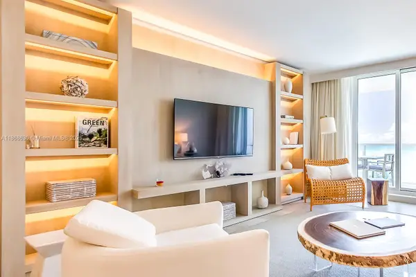 102 24th St #1016, Miami Beach, FL 33139