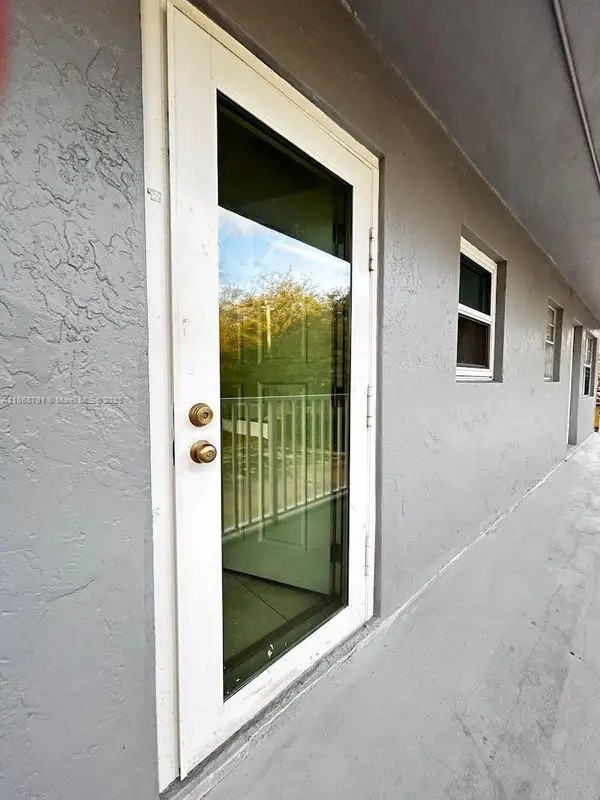 3265 Griffin Rd #205, Dania Beach, FL 33312