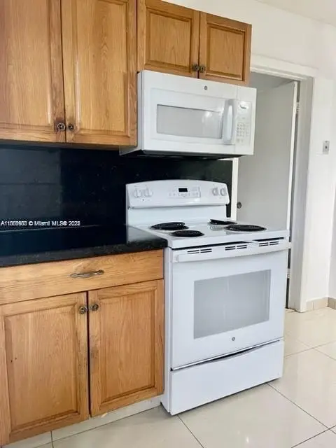 310 SW 10th Ter, Hallandale Beach, FL 33009 - Image #3