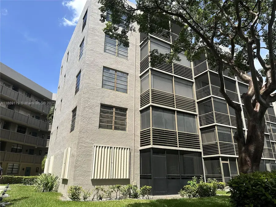 1100 Colony Point Cir #215, Pembroke Pines, FL 33026 - Image #2