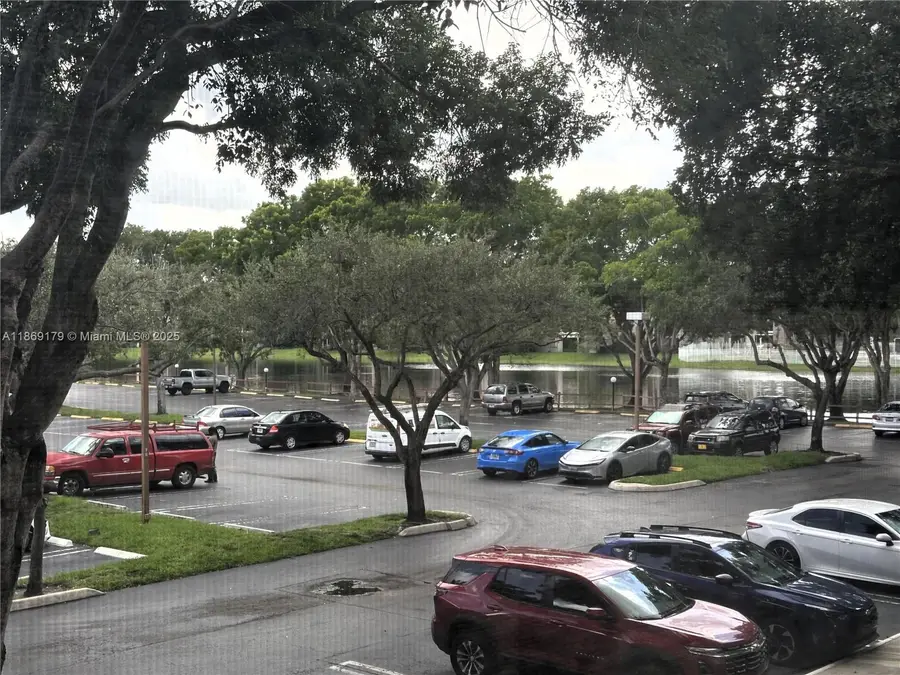 1100 Colony Point Cir #215, Pembroke Pines, FL 33026 - Image #3