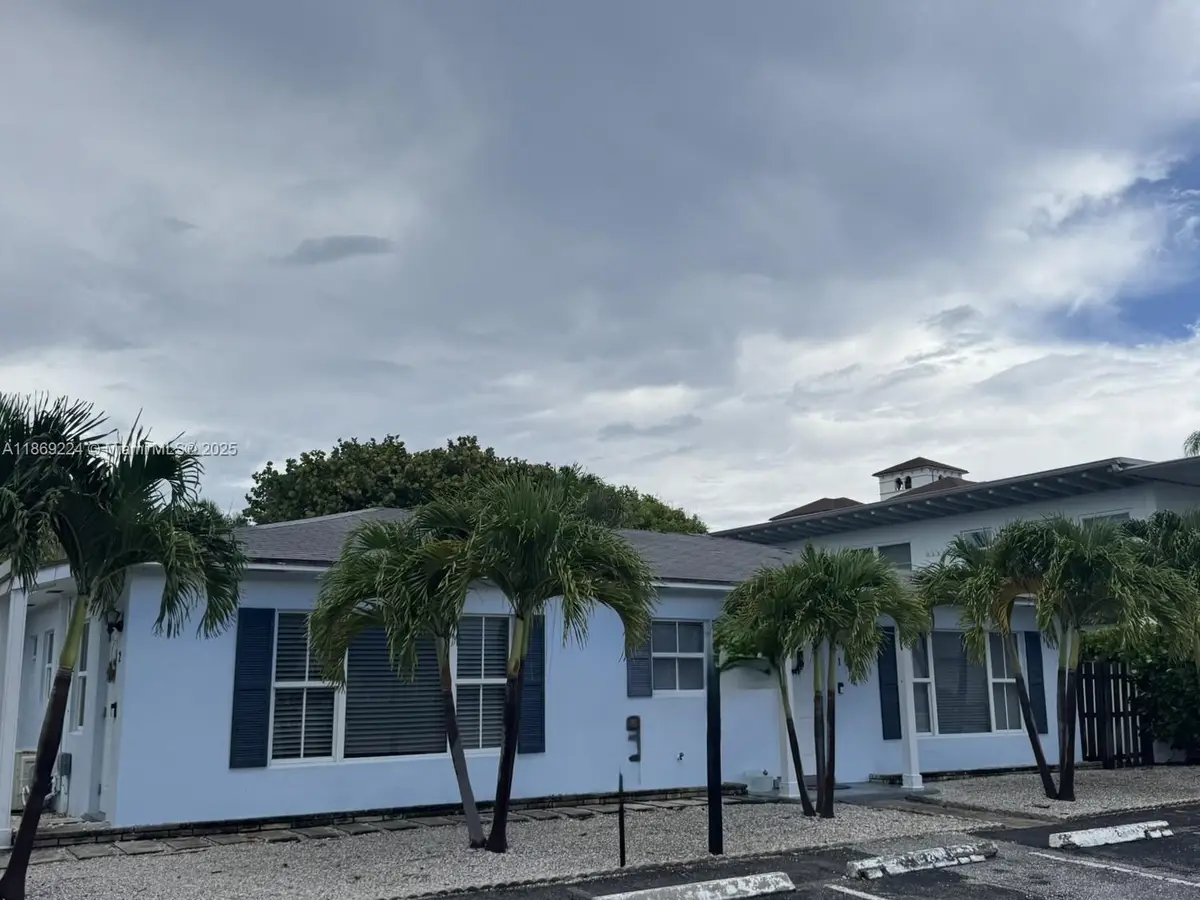 121 Linda Ln, Palm Beach Shores, FL 33404 - Image #1