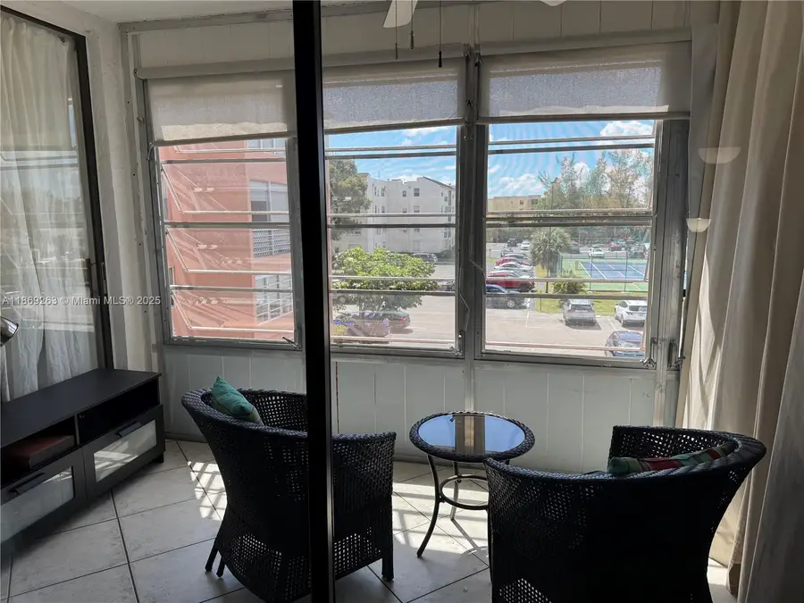 2861 Somerset Dr #318, Lauderdale Lakes, FL 33311 - Image #2