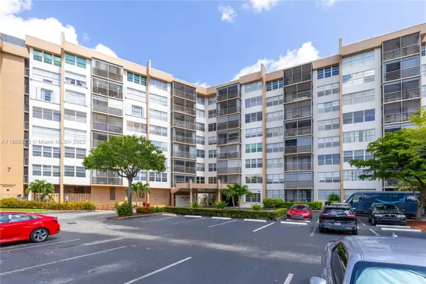 1000 Saint Charles Pl #319, Pembroke Pines, FL 33026