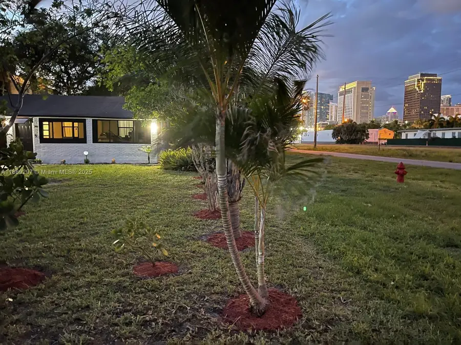 207 SW 11th Street, Fort Lauderdale, FL 33315 - #3