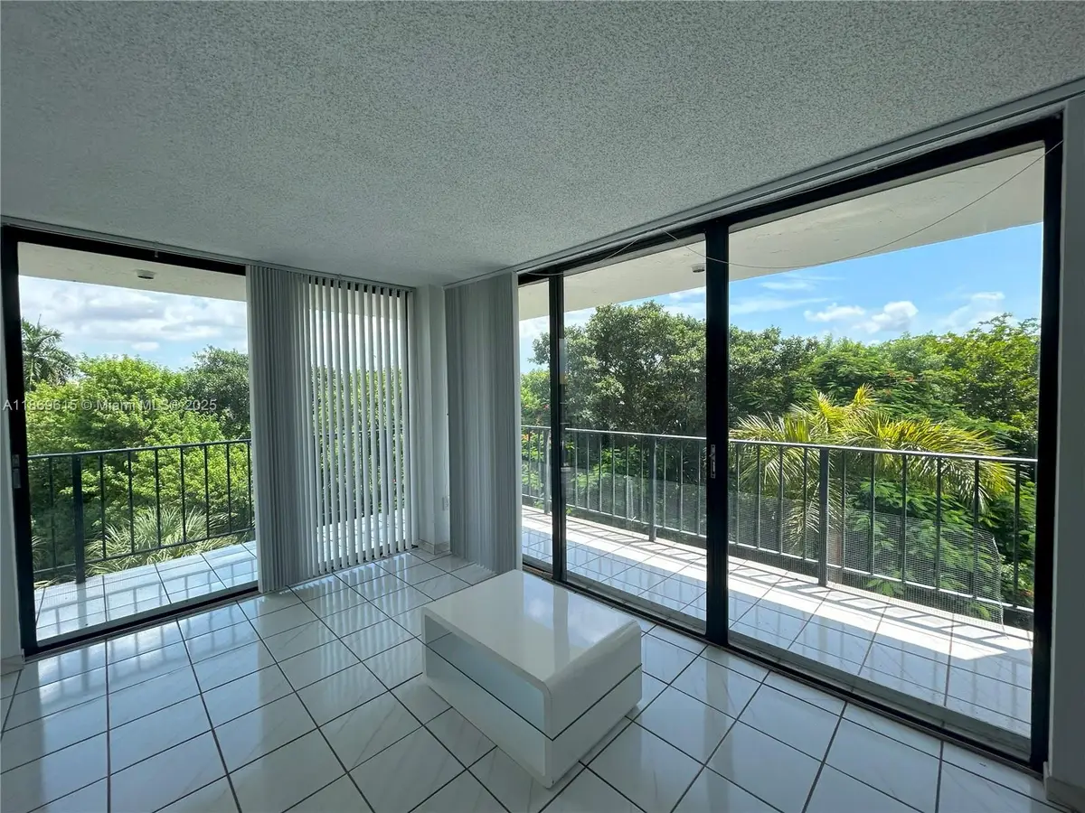 9682 Fontainebleau Blvd #410, Miami, FL 33172 - Image #1