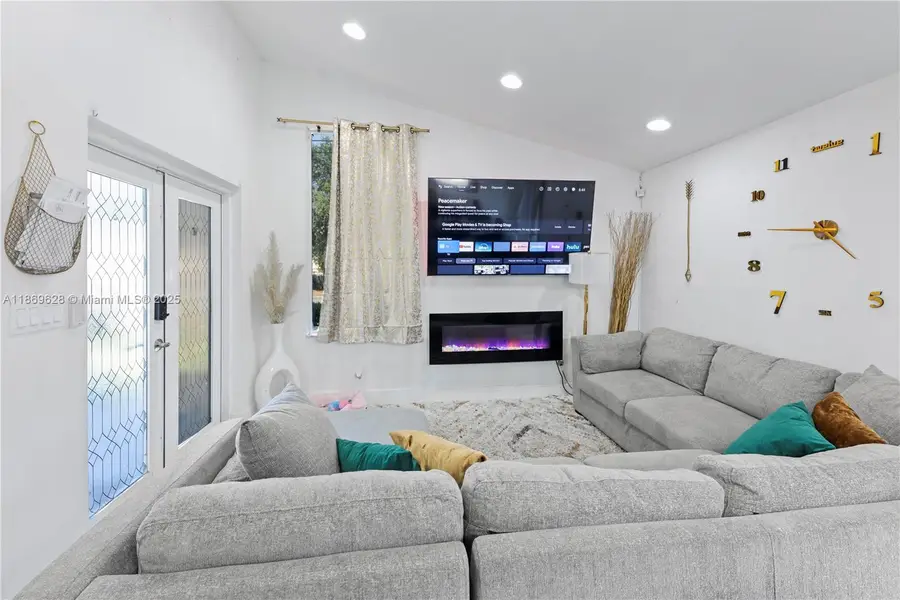 135 NW 6th Ave, Dania Beach, FL 33004 - Image #2