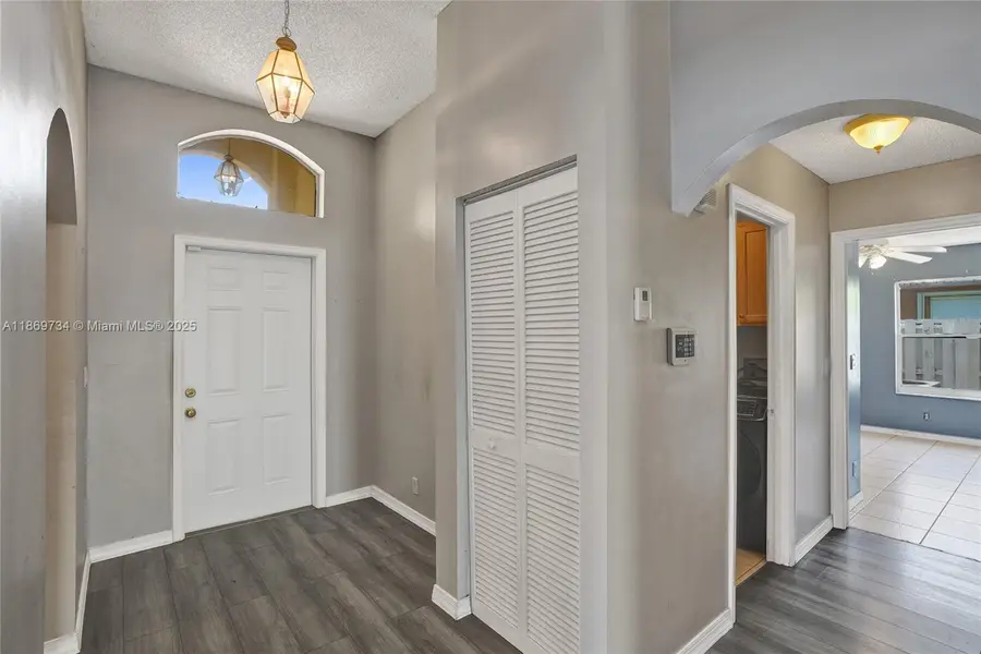 1560 SW 193rd Ter, Pembroke Pines, FL 33029 - Image #3