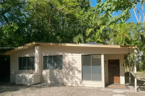 3164 Center St, Miami, FL 33133