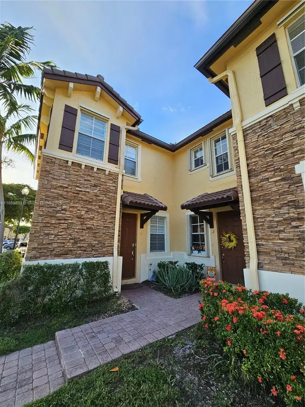 9209 SW 227th St #1, Cutler Bay, FL 33190