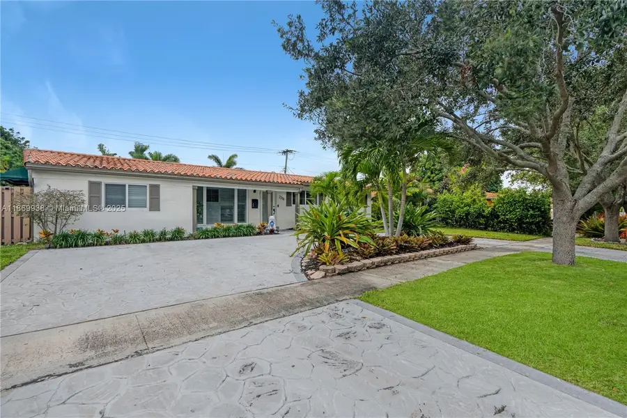 2210 NE 62nd St, Fort Lauderdale, FL 33308 - Image #2