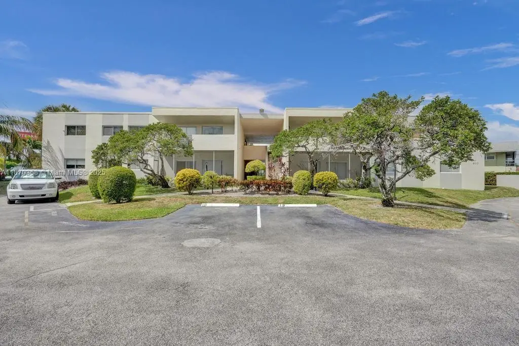 900 Crystal Lake Dr #2B, Deerfield Beach, FL 33064 - Image #1