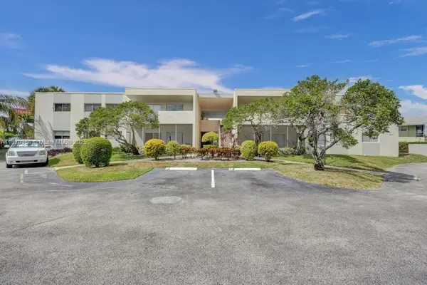 900 Crystal Lake Dr #2B, Deerfield Beach, FL 33064