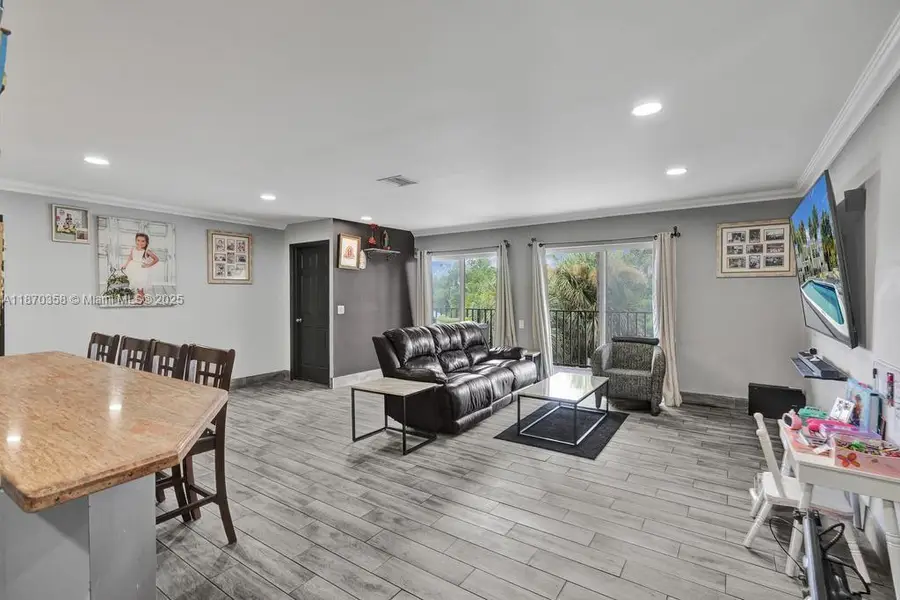 900 Crystal Lake Dr #2B, Deerfield Beach, FL 33064 - Image #2