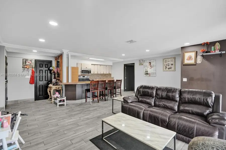 900 Crystal Lake Dr #2B, Deerfield Beach, FL 33064 - Image #3