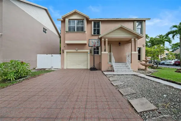 381 NW 102nd Ter, Pembroke Pines, FL 33026