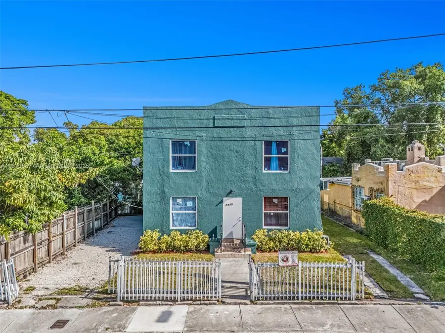 1075 NW 30th St, Miami, FL 33127 - Image #2