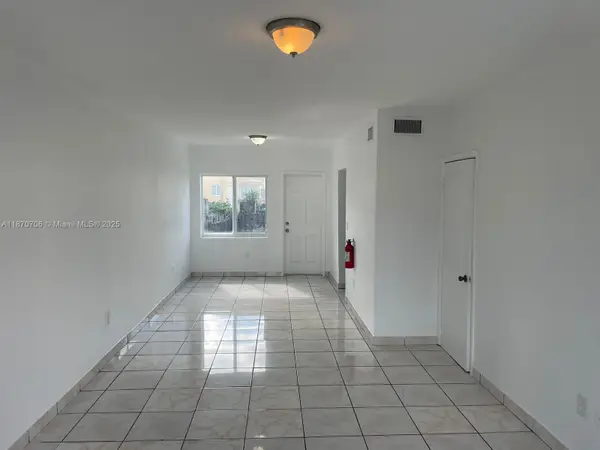 406 NW 84th Ter #406, Miami, FL 33150