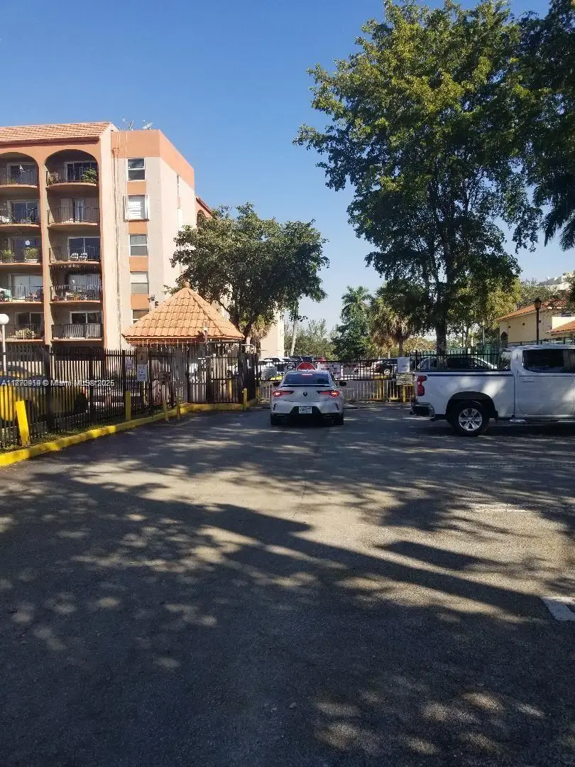 5201 NW 7th St #609W, Miami, FL 33126 - Image #1